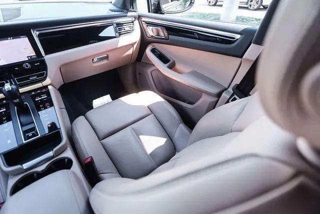 2022 Porsche Macan Base