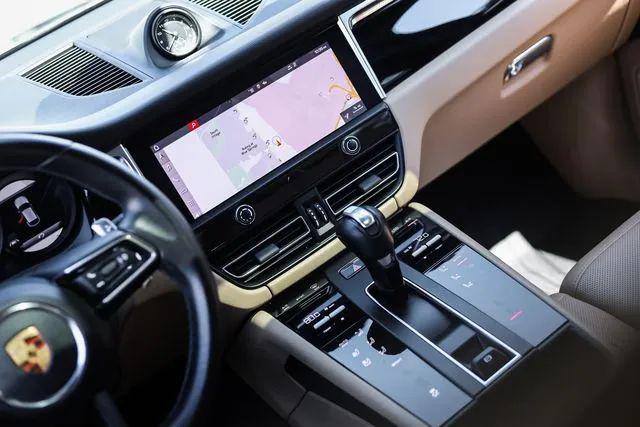 2022 Porsche Macan Base