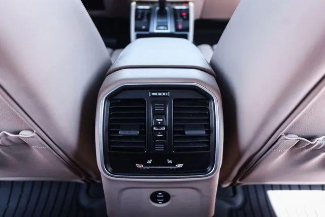 2022 Porsche Macan Base