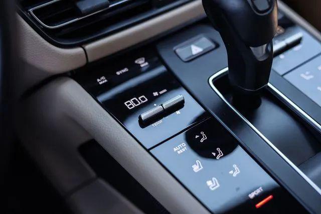 2022 Porsche Macan Base