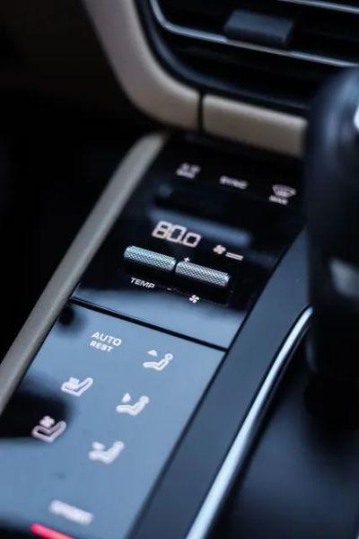 2022 Porsche Macan Base