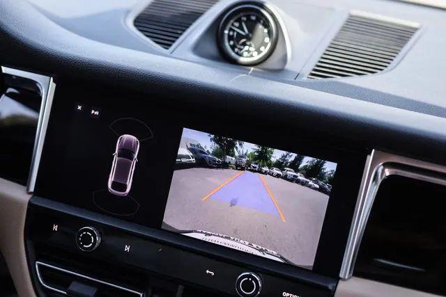 2022 Porsche Macan Base