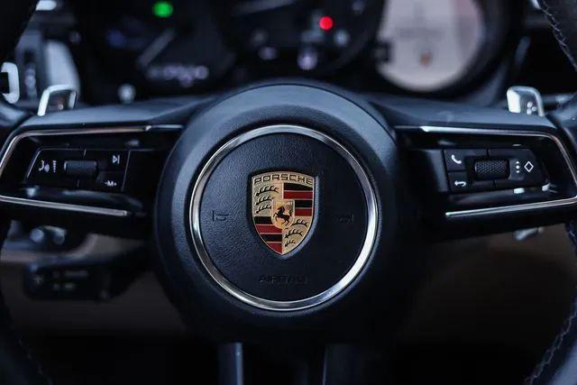 2022 Porsche Macan Base