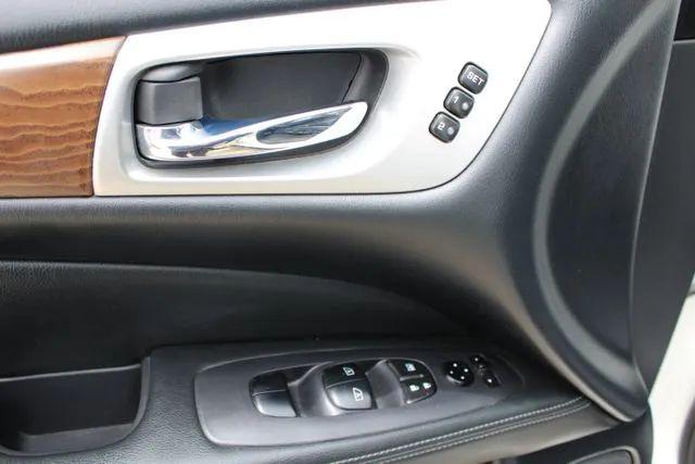 2020 Nissan Pathfinder Platinum 2WD