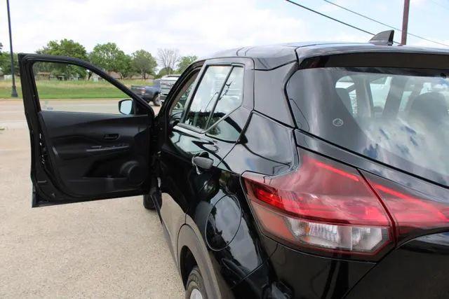 2023 Nissan Kicks S Xtronic CVT