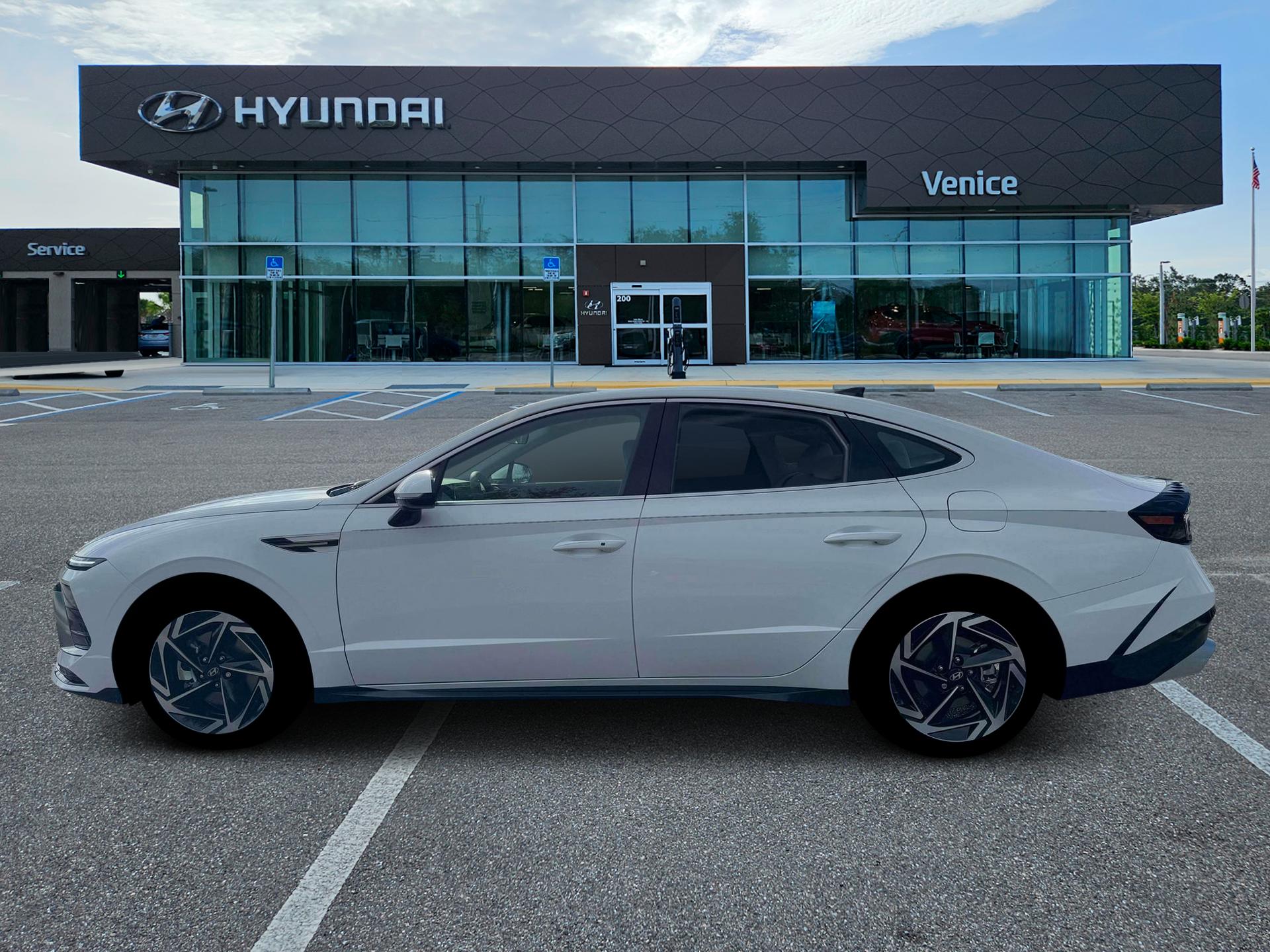 2026 Hyundai SONATA SEL Sport - Image 3