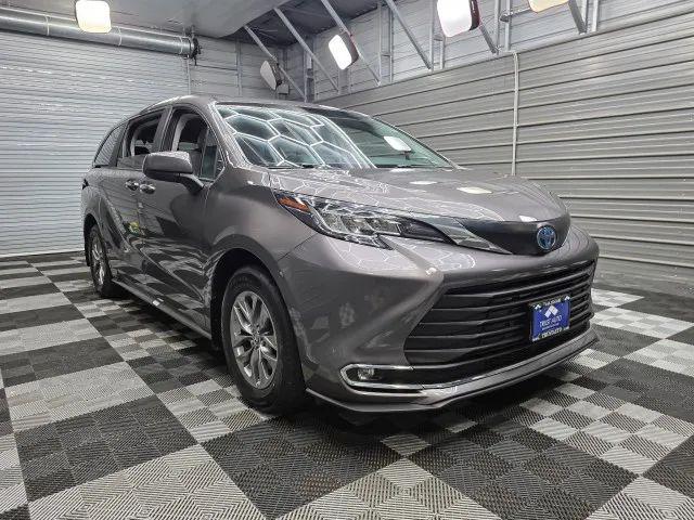 2023 Toyota Sienna XLE