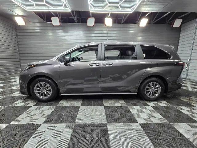 2023 Toyota Sienna XLE