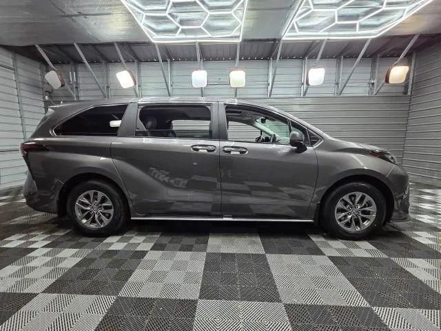 2023 Toyota Sienna XLE