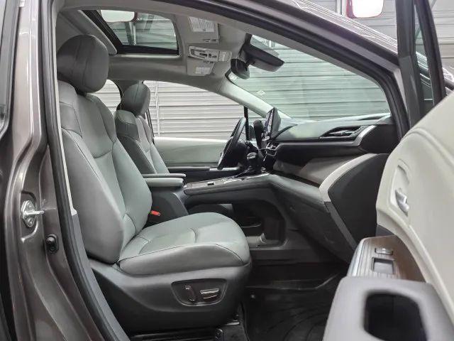 2023 Toyota Sienna XLE