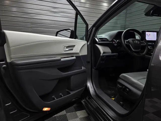 2023 Toyota Sienna XLE
