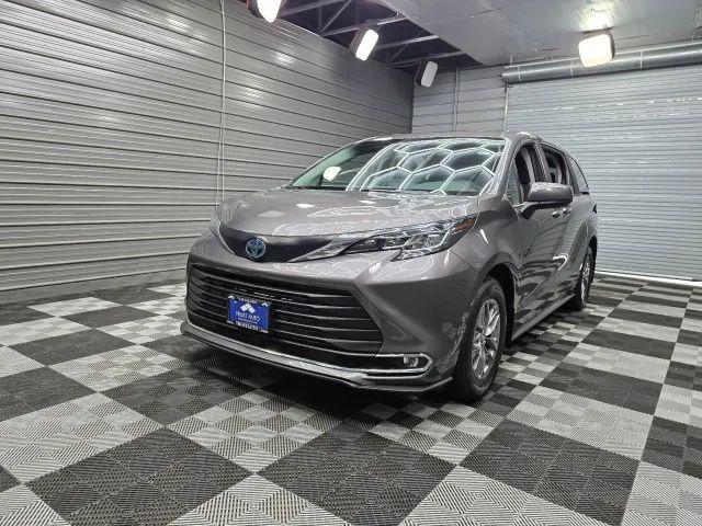 2023 Toyota Sienna XLE