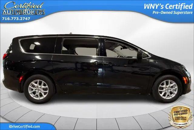 2023 Chrysler Voyager LX