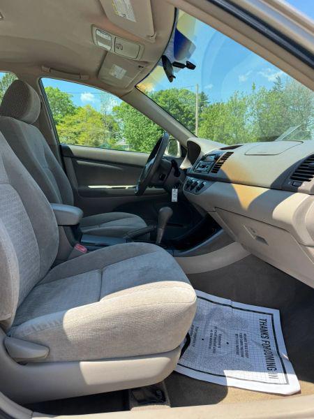 2004 Toyota Camry LE