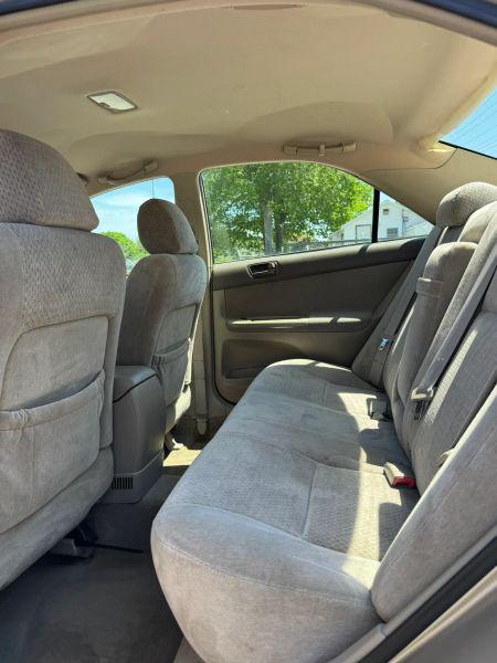 2004 Toyota Camry LE