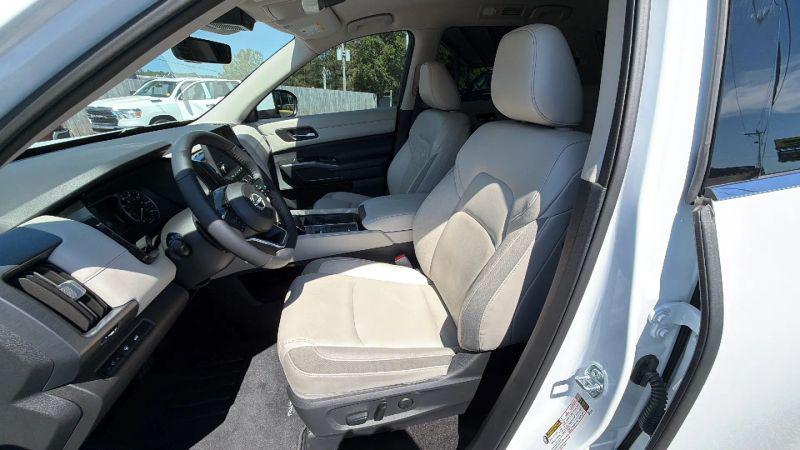 2025 Nissan Pathfinder SL FWD