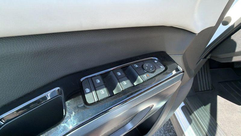 2025 Nissan Pathfinder SL FWD