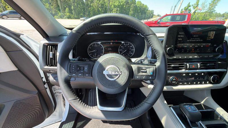 2025 Nissan Pathfinder SL FWD
