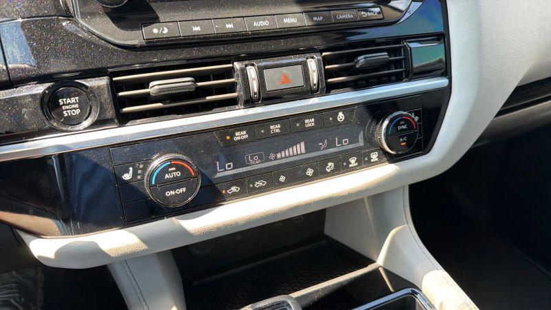 2025 Nissan Pathfinder SL FWD