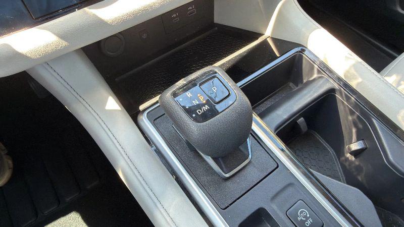 2025 Nissan Pathfinder SL FWD