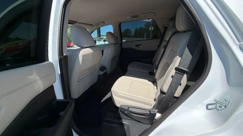 2025 Nissan Pathfinder SL FWD