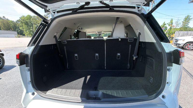 2025 Nissan Pathfinder SL FWD