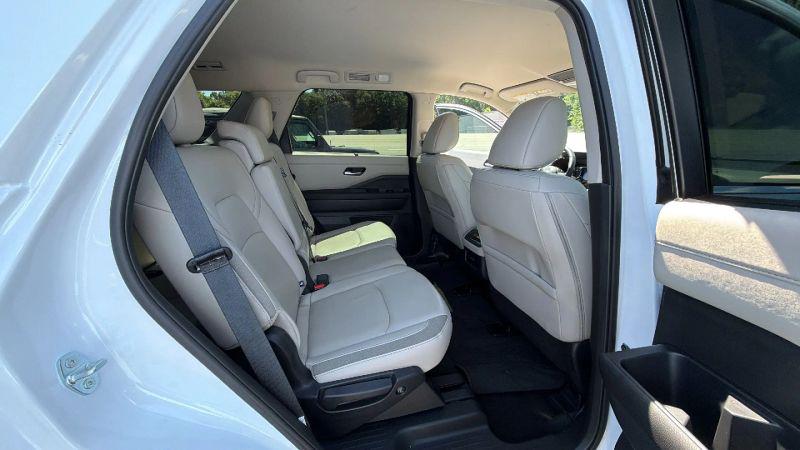 2025 Nissan Pathfinder SL FWD