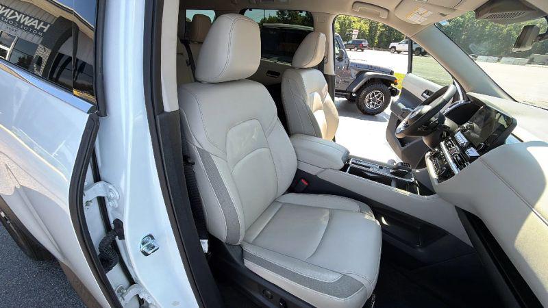 2025 Nissan Pathfinder SL FWD