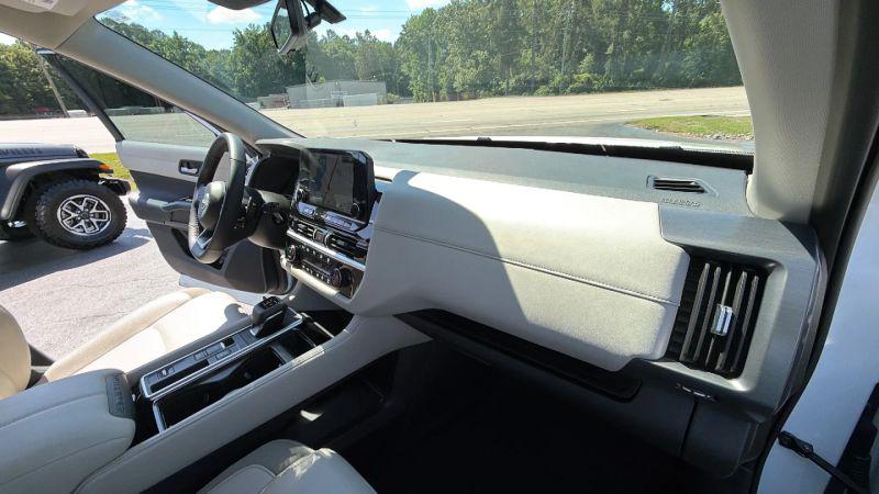 2025 Nissan Pathfinder SL FWD