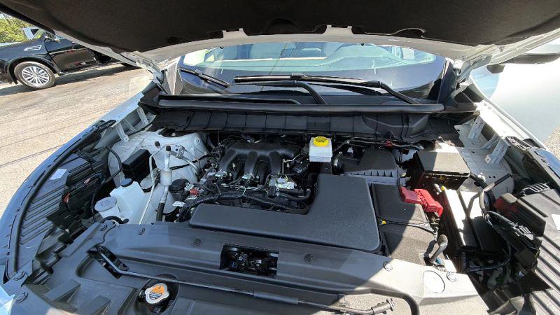 2025 Nissan Pathfinder SL FWD