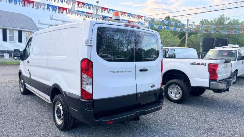 2015 Ford Transit w/60/40 Side Door w/RWB