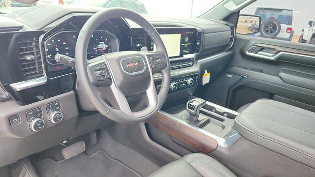 2024 GMC Sierra 1500 4WD Crew Cab Short Box SLT