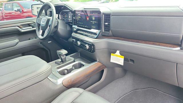 2024 GMC Sierra 1500 4WD Crew Cab Short Box SLT