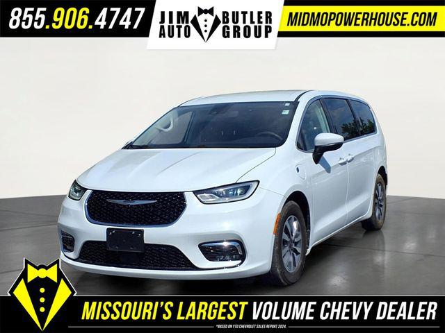 2023 Chrysler Pacifica Hybrid Touring L for sale in Linn, MO