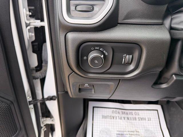 2023 Ram 1500 Big Horn Crew Cab 4x4 5'7" Box