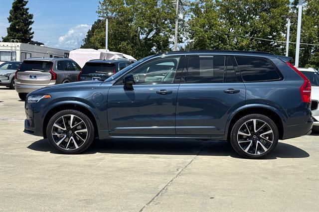 2023 Volvo XC90 Recharge T8 Ultimate Dark Theme 7-Seater