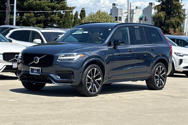 2023 Volvo XC90 Recharge T8 Ultimate Dark Theme 7-Seater