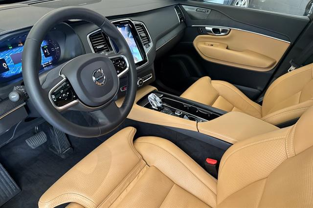 2023 Volvo XC90 Recharge T8 Ultimate Dark Theme 7-Seater
