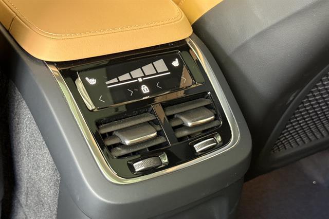 2023 Volvo XC90 Recharge T8 Ultimate Dark Theme 7-Seater