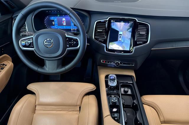 2023 Volvo XC90 Recharge T8 Ultimate Dark Theme 7-Seater