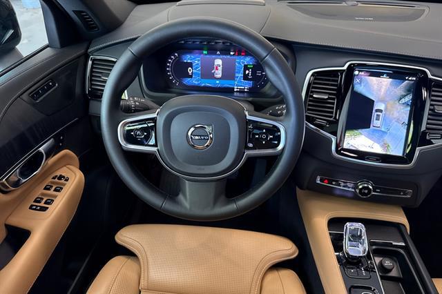 2023 Volvo XC90 Recharge T8 Ultimate Dark Theme 7-Seater