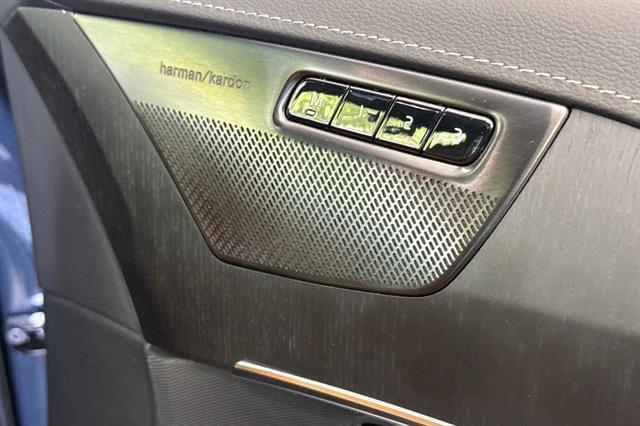 2023 Volvo XC90 Recharge T8 Ultimate Dark Theme 7-Seater