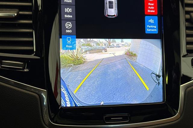 2023 Volvo XC90 Recharge T8 Ultimate Dark Theme 7-Seater