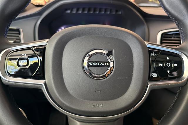 2023 Volvo XC90 Recharge T8 Ultimate Dark Theme 7-Seater