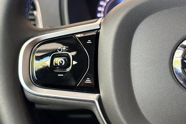 2023 Volvo XC90 Recharge T8 Ultimate Dark Theme 7-Seater