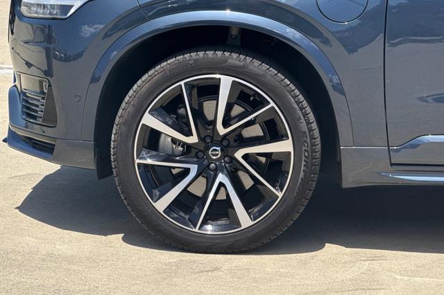 2023 Volvo XC90 Recharge T8 Ultimate Dark Theme 7-Seater