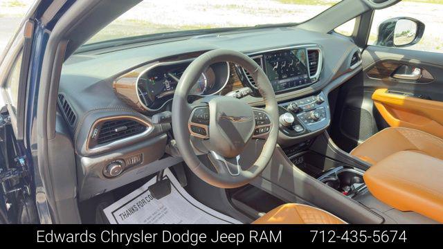 2023 Chrysler Pacifica Hybrid Pinnacle