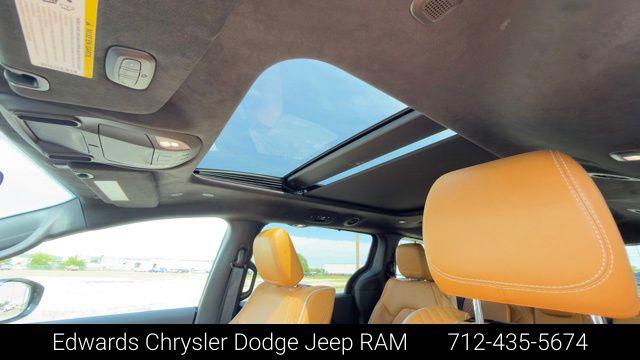 2023 Chrysler Pacifica Hybrid Pinnacle