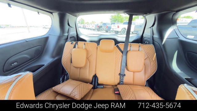 2023 Chrysler Pacifica Hybrid Pinnacle