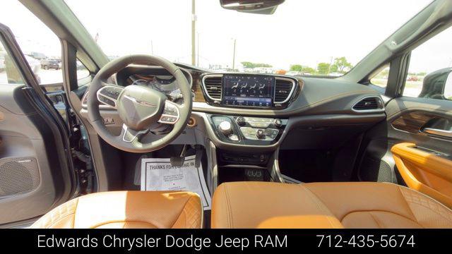 2023 Chrysler Pacifica Hybrid Pinnacle